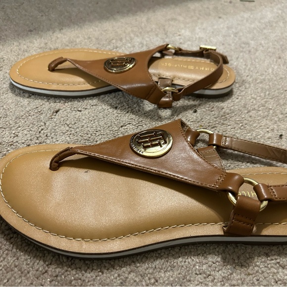 **Never worn**Tommy Hilfiger Tan Sandals with Gold Logo - Picture 4 of 5